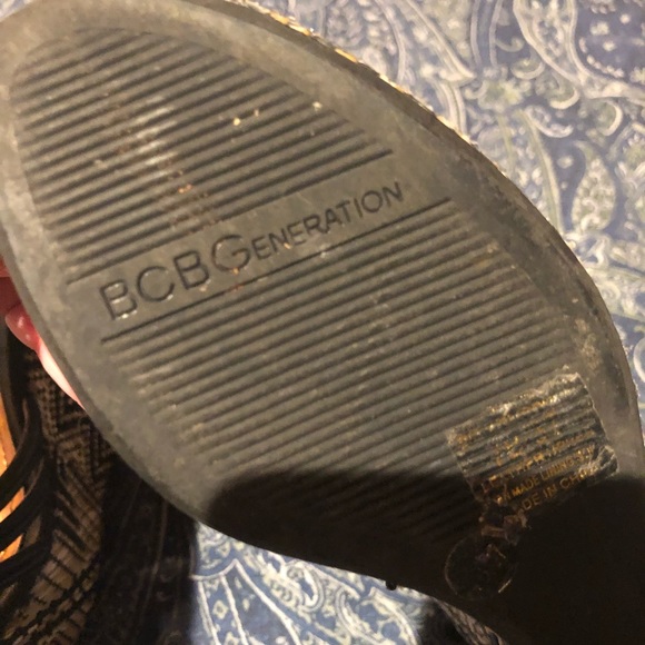 Hot BCBG Generation WEDGE PLATFORM HEELS size 7 - Picture 6 of 7